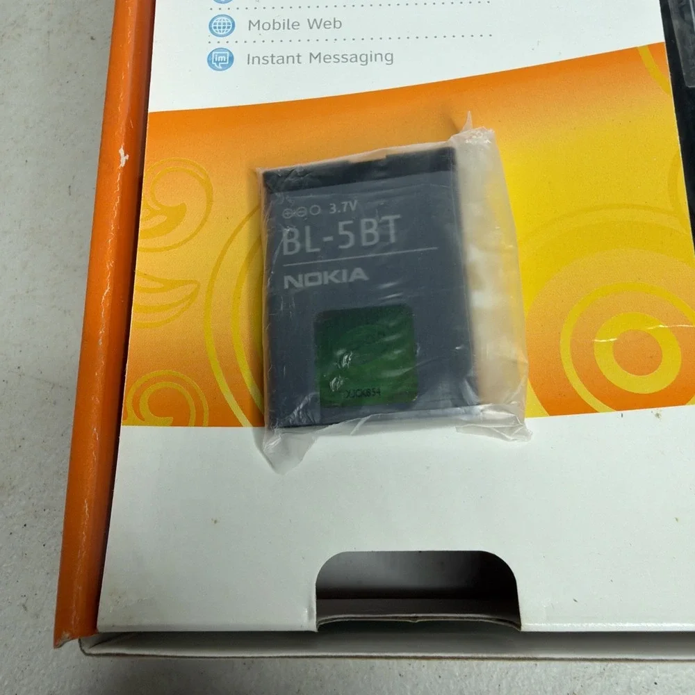Nokia 2330 classic - Complete in Original Box Black (T-Mobile) w/ BL-5BT Battery